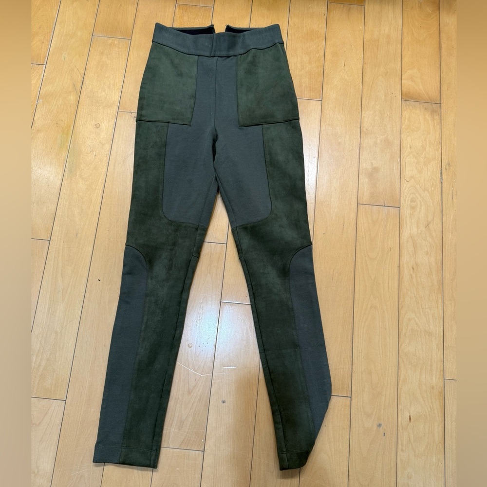 Never used, looks great condition, it’s XXS but it’s very stretchy